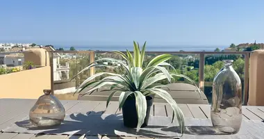 3 bedroom apartment in Estepona, Spain