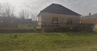 3 room house in Mezooers, Hungary