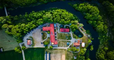 Hotel, guesthouse on the river, beautiful large area in Plock, Polen