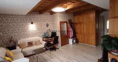8 room house in Alsopahok, Hungary