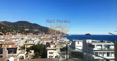 3 bedroom apartment in Alassio, Italy