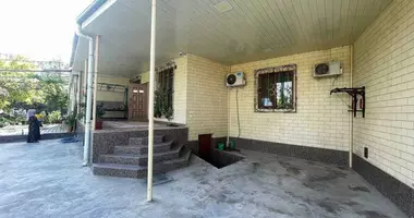Квартира 4 комнаты в Мирзо-Улугбекский район, Узбекистан