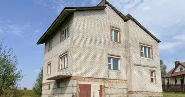 Haus in Papiarnianski siel ski Saviet, Weißrussland