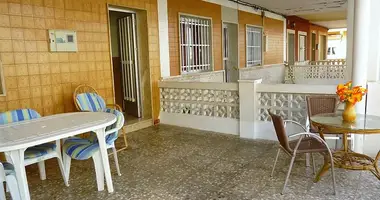 Таунхаус   с мебелью, с террасой, в хорошем состоянии в Торревьеха, Испания
