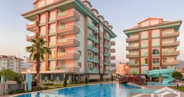 Apartamento 2 habitaciones con la piscina, con Blagoustroennaya territoriya kompleksa, con junto a un parque acuático en Alanya, Turquía