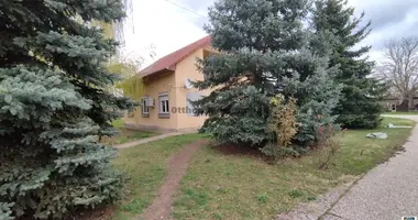 5 room house in Nagykoroes, Hungary