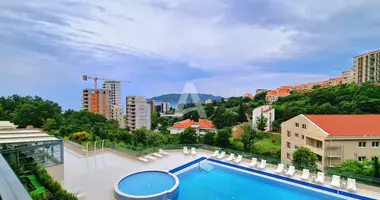 Wohnung 1 Schlafzimmer mit Parkplatz, mit Möbliert, mit Klimaanlage in Becici, Montenegro