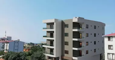 Mieszkanie 4 pokoi w Karsiyaka, Turcja