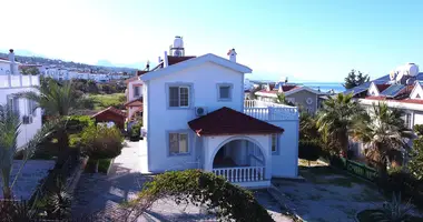 Villa 4 zimmer mit Balkon, mit Klimaanlage, mit Meerblick in Girne Kyrenia District, Nordzypern