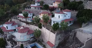 Villa 5 habitaciones con aparcamiento, con vista al mar, con vistas a las montañas en Alanya, Turquía