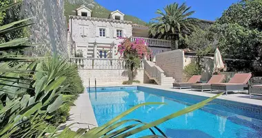 Villa  con Junto al mar en Stoliv, Montenegro