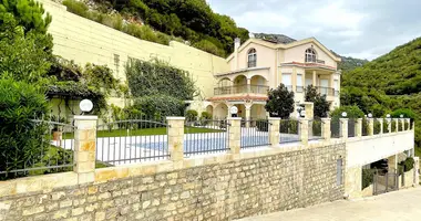 Villa  mit Meerblick in Petrovac, Montenegro