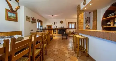 5 bedroom house in Modena, Italy