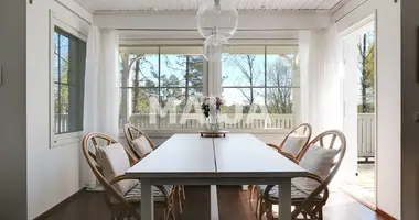 Casa 5 habitaciones en Kirkkonummi, Finlandia