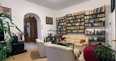 8 room house in Budakalasz, Hungary