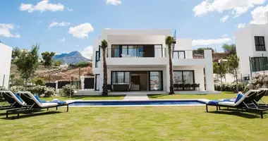 4 bedroom house in San Roque, Spain