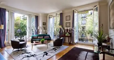 4 bedroom apartment in Paris, France