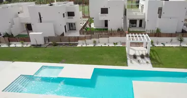 Dúplex 3 habitaciones con balcón, con airea acondicionado, con estacionamiento en Almoradi, España