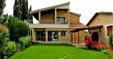Villa 3 habitaciones con Piscina, con Vista a la montaña en Magoula, Grecia