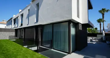 Villa 5 bedrooms with Double-glazed windows, with Intercom, with Furnitured in l Alfas del Pi, Spain