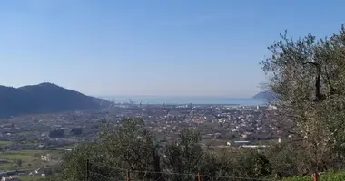 Terrain dans Tomba, Monténégro