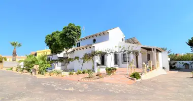Villa 4 bedrooms in Orihuela, Spain