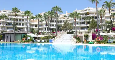 4 bedroom apartment in Estepona, Spain