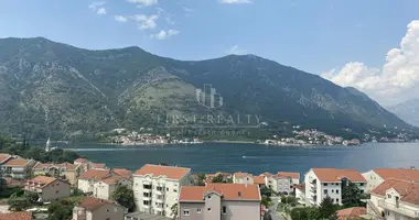 Penthouse 2 bedrooms with Balcony, with Elevator, with Air conditioner in Dobrota, Montenegro