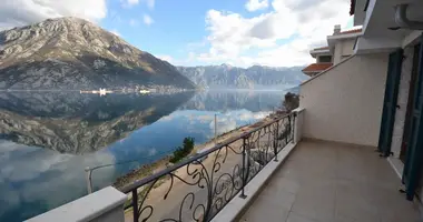 Villa  mit Meerblick, mit Schwimmbad, mit Garten in Gemeinde Herceg Novi, Montenegro