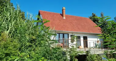 6 room house in Gardony, Hungary