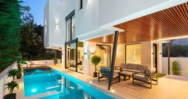 Villa 5 chambres avec Vue sur la mer, avec Piscine, avec Garage dans Marbella, Espagne