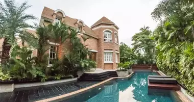 House 10 bedrooms in Khlong Toei Subdistrict, Thailand