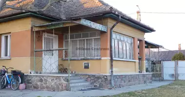 2 room house in Nagykatai jaras, Hungary
