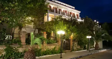Отель 900 м² в Лутра-Эдипсу, Греция