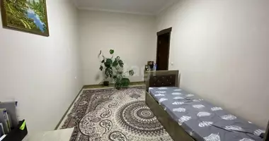 Квартира 3 комнаты в Qorasuv, Узбекистан