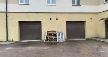 Wohnung mit Parkplatz, mit Videoüberwachung, mit Einfahrten in Schdanowitschy, Weißrussland