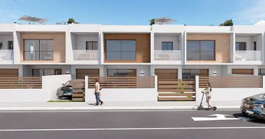 Adosado Adosado 3 habitaciones con Terraza, con baño, con Piscina privada en Los Alcazares, España