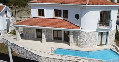Villa 5 bedrooms with Air conditioner, with Sea view, with Yard in Soul Buoy, All countries