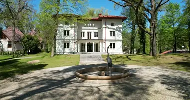 Casa 7 habitaciones en Grodzisk Mazowiecki County, Polonia