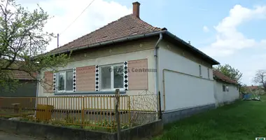 3 room house in Tiszaszolos, Hungary