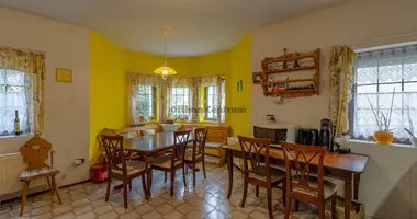 7 room house in Szekesfehervari jaras, Hungary