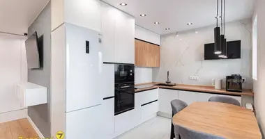 Apartamento 3 habitaciones en Minsk, Bielorrusia