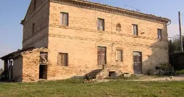 Casa 11 habitaciones en Montappone, Italia
