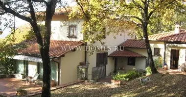 Villa 4 bedrooms with Garden, near infrastructure, with Private parking in Metropolitan City of Florence, Italy