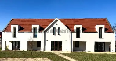 6 room house in Lesencetomaj, Hungary