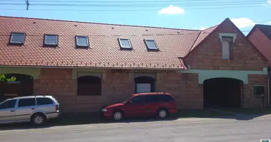 8 room house in Paloznak, Hungary