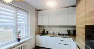 Apartamento 3 habitaciones en Vialikija Lepiasy, Bielorrusia