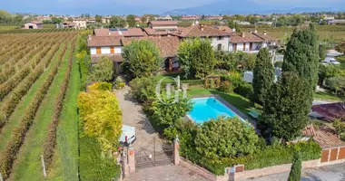 5 bedroom apartment in Sirmione, Italy