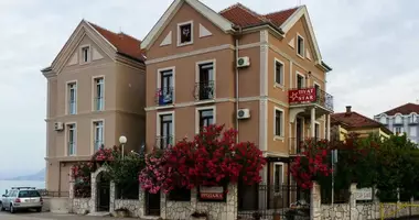 Villa  mit Klimaanlage, mit Meerblick, mit Yard in Tivat, Montenegro