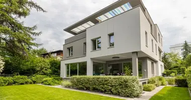 8 room house in Warsaw, Poland